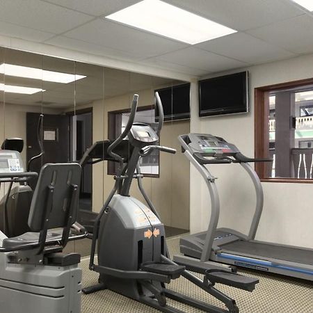 Elk Grove Hotel قرية إلك غروف المرافق الصورة