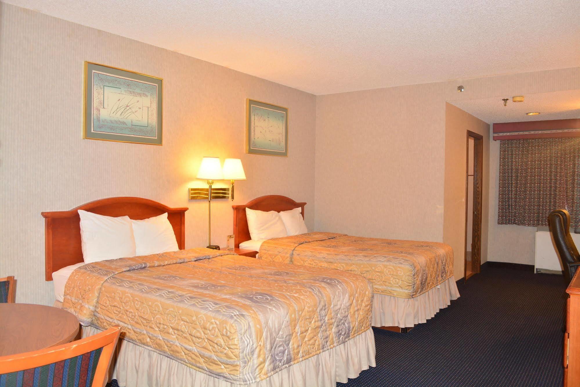 Elk Grove Hotel قرية إلك غروف المظهر الخارجي الصورة