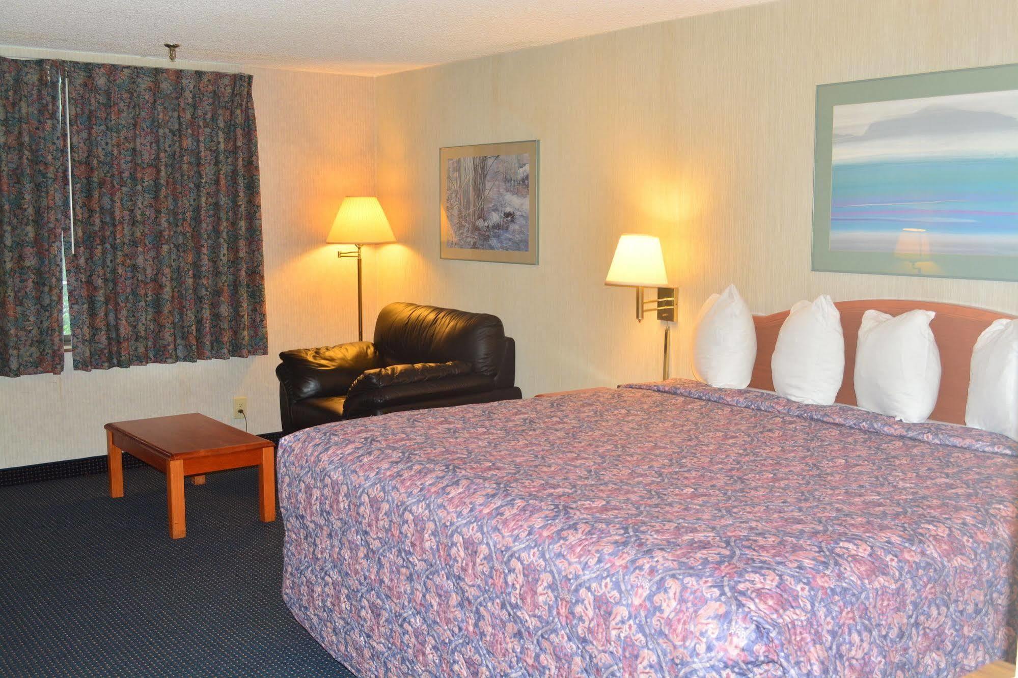Elk Grove Hotel قرية إلك غروف المظهر الخارجي الصورة