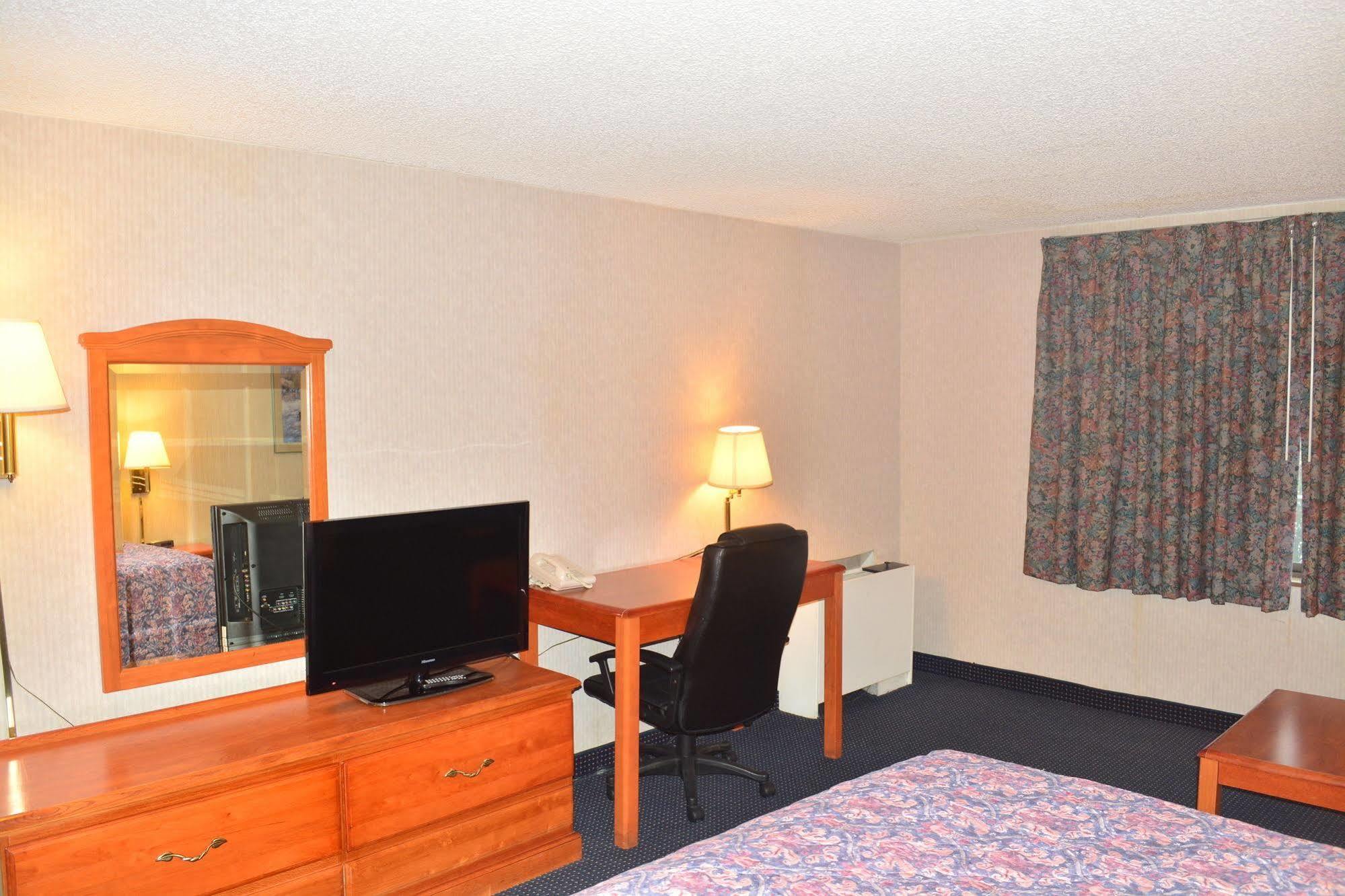 Elk Grove Hotel قرية إلك غروف المظهر الخارجي الصورة