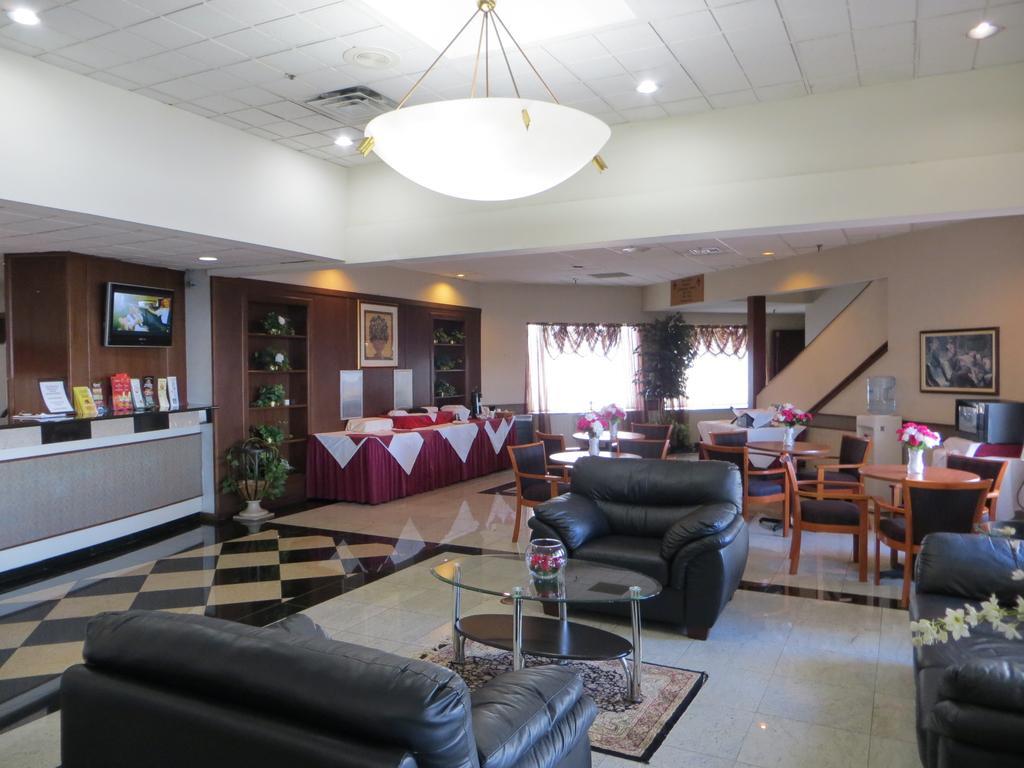 Elk Grove Hotel قرية إلك غروف المظهر الخارجي الصورة