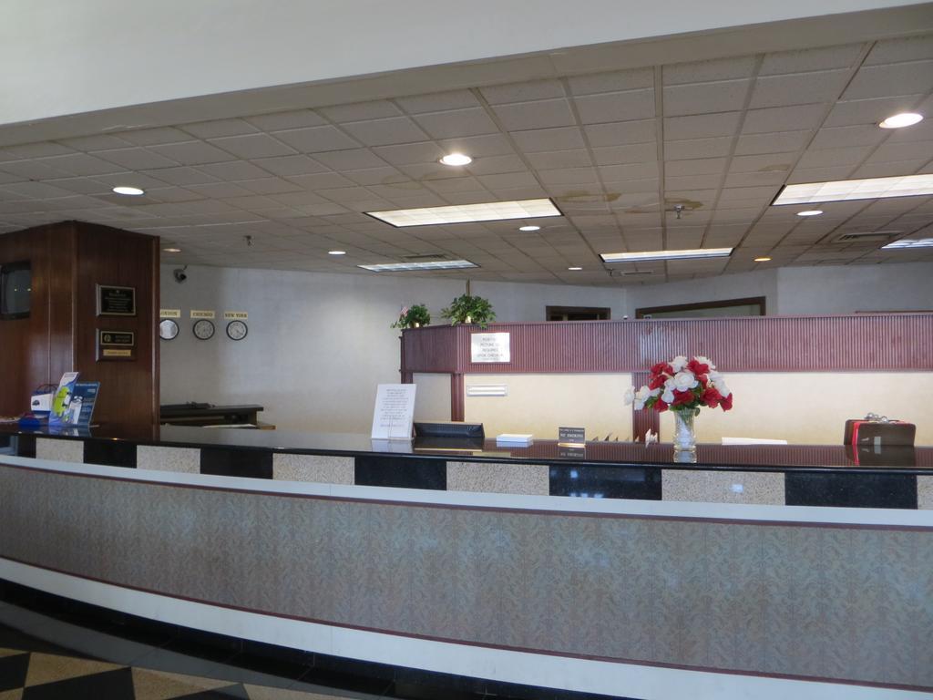 Elk Grove Hotel قرية إلك غروف المظهر الخارجي الصورة