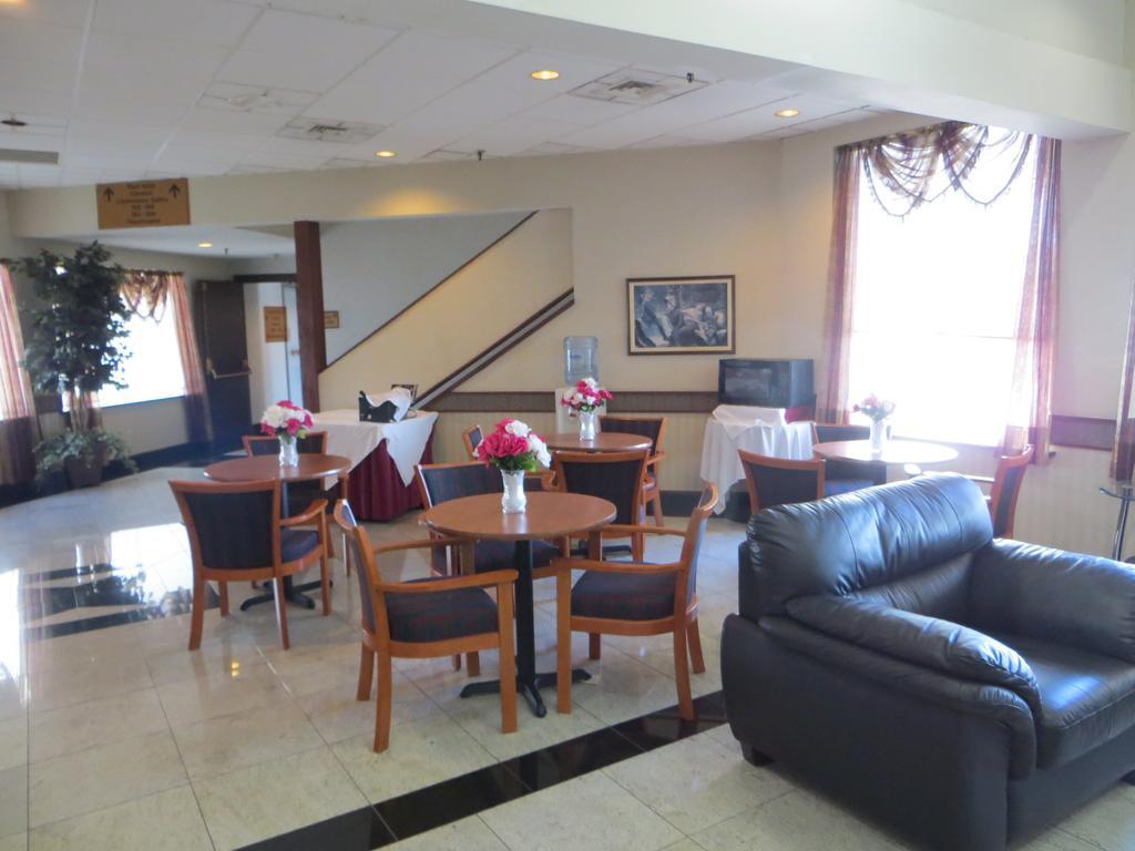 Elk Grove Hotel قرية إلك غروف المظهر الخارجي الصورة