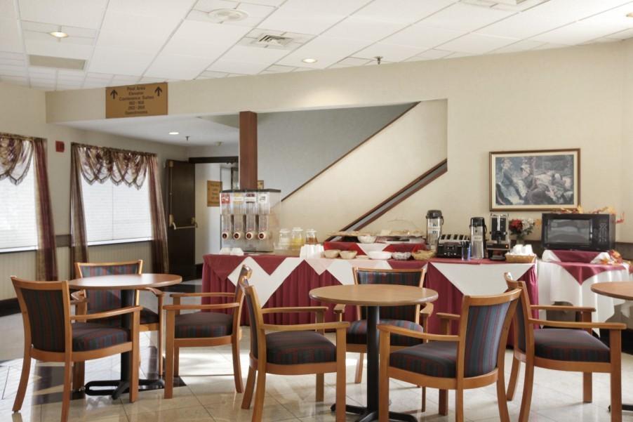 Elk Grove Hotel قرية إلك غروف المظهر الخارجي الصورة
